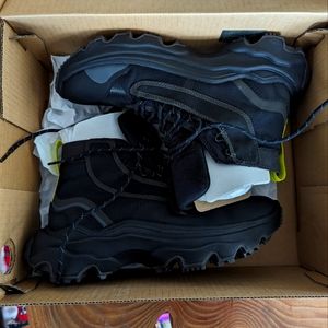 Sorel kinetic breakthru venture black waterproof shoes size 10 (RUNS SMALL)